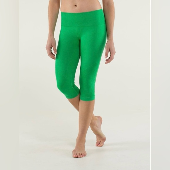 Lululemon athletica In The Flow Crop II size 8 - Picture 1 of 5